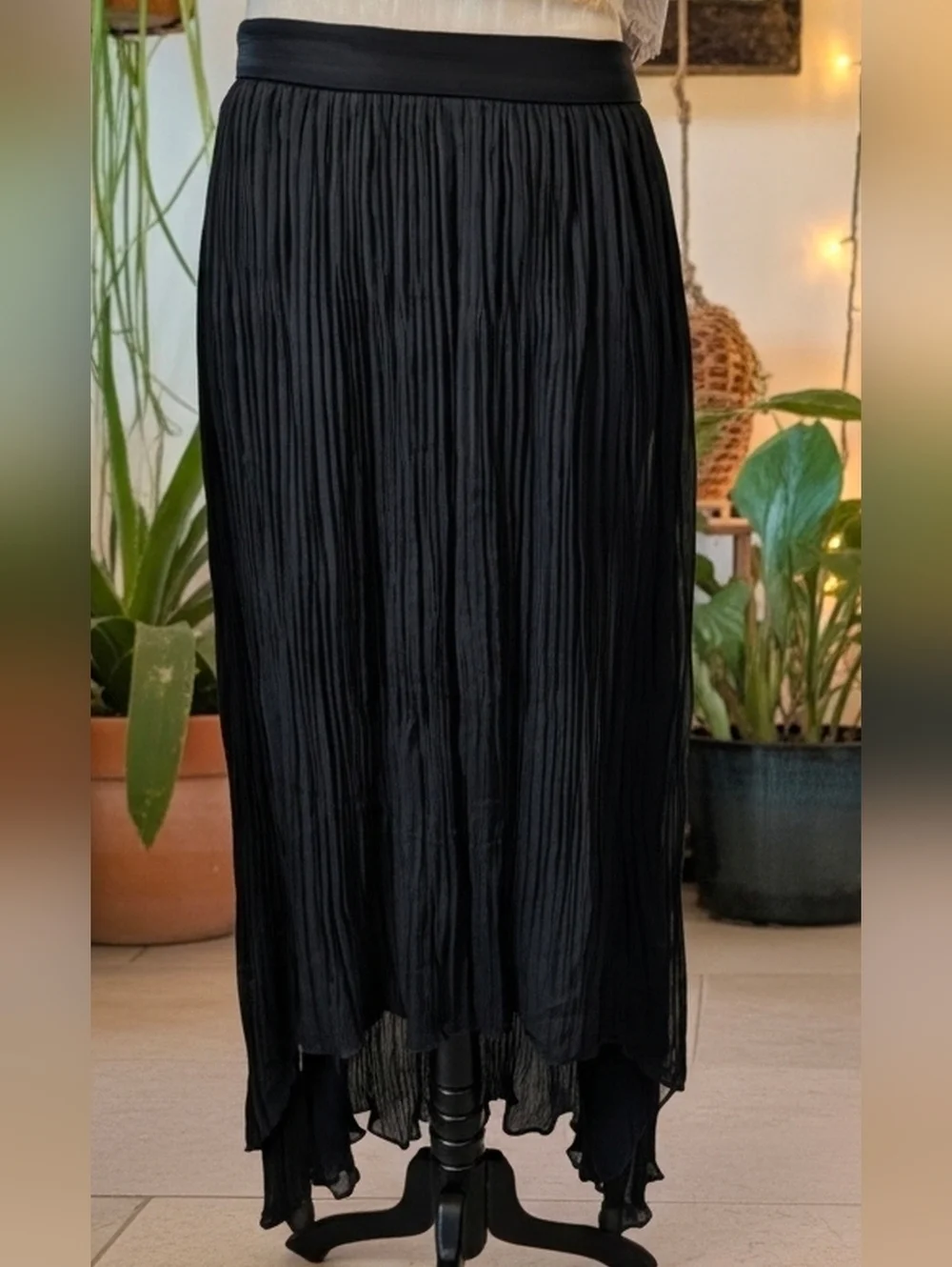 244. Alice + Olivia Black Accordion Pleated High-Low Maxi Skirt - Size 2 G1 - Picture 3 of 5